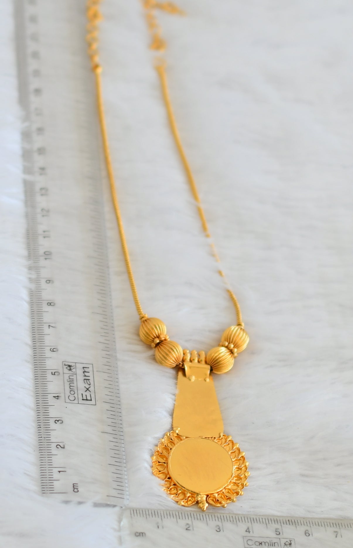 Gold tone kerala style red-white round necklace dj-50299