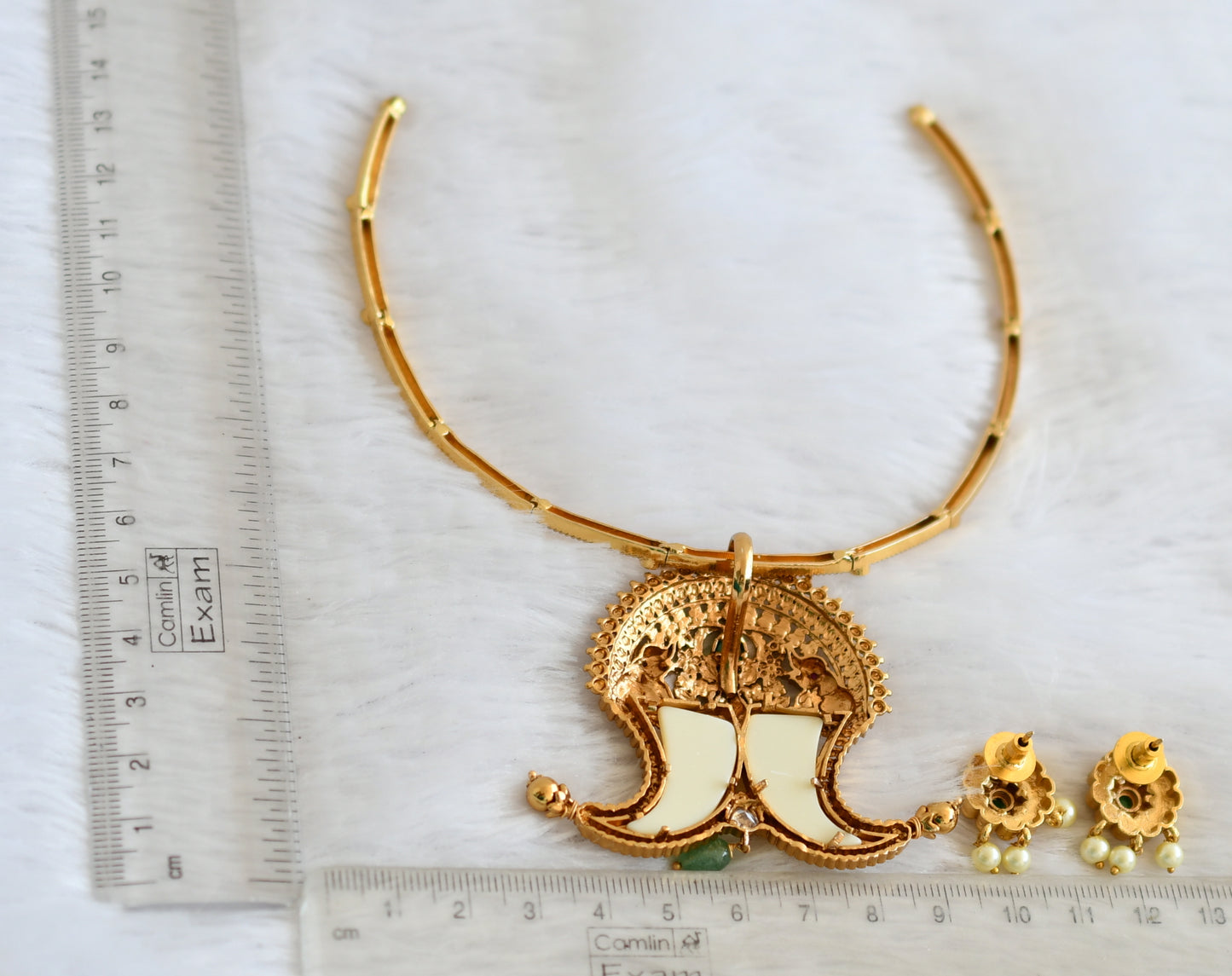 Matte finish green -white lakshmi tiger nail csimulated hasli necklace set dj-50365