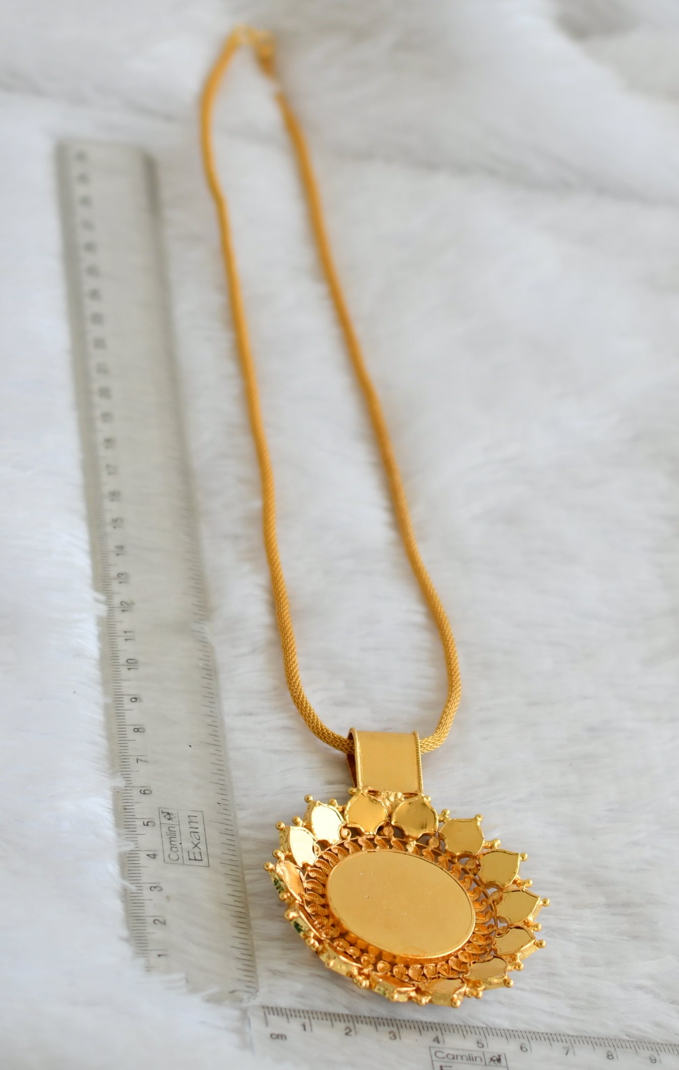 Gold tone pink-green palakka green Krishna Kerala style pendant with chain dj-43164