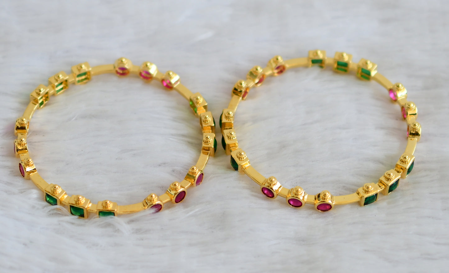 Gold tone kemp-green stone bangles(2.4) dj-50432