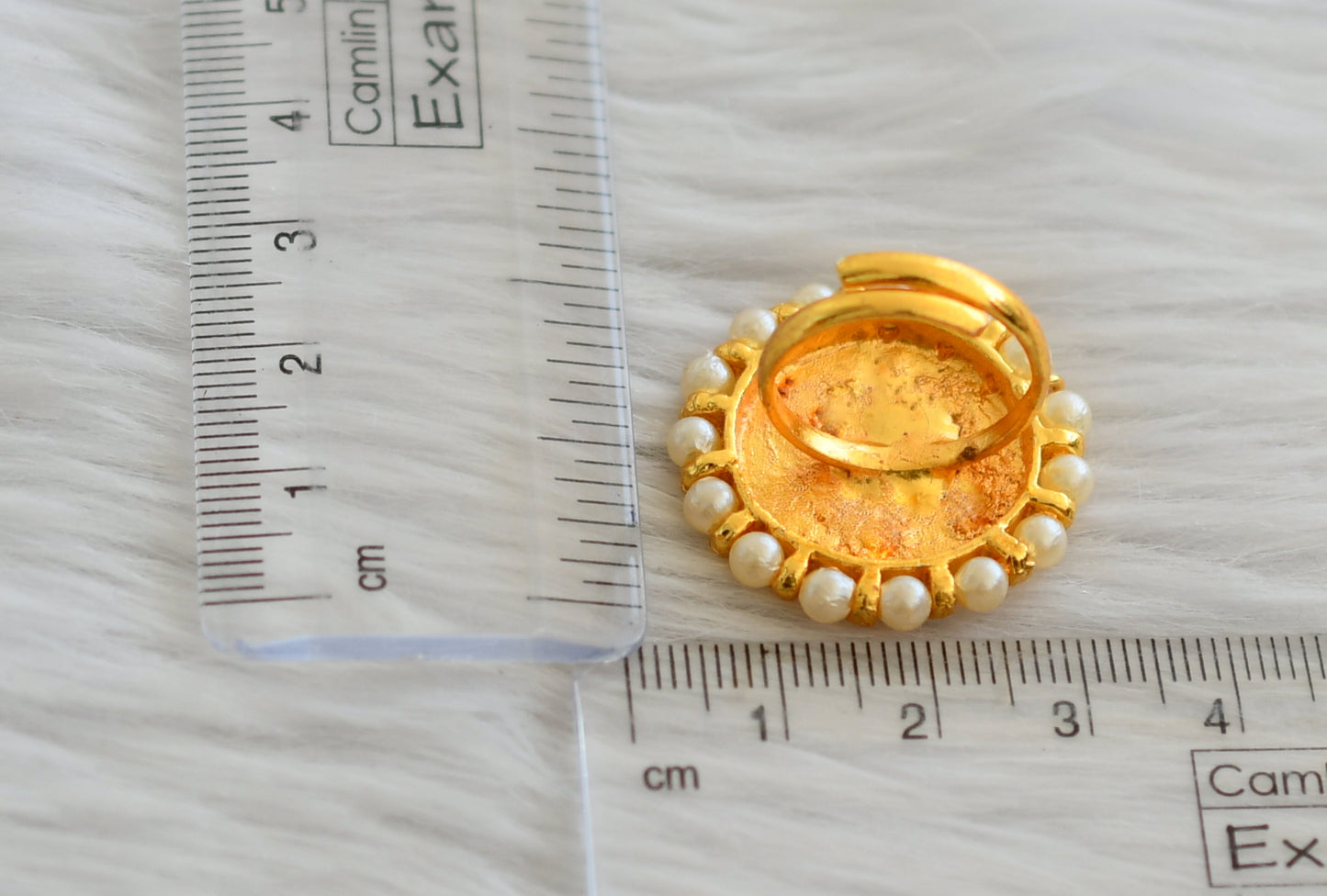 Gold tone kemp-green round finger ring dj-45050