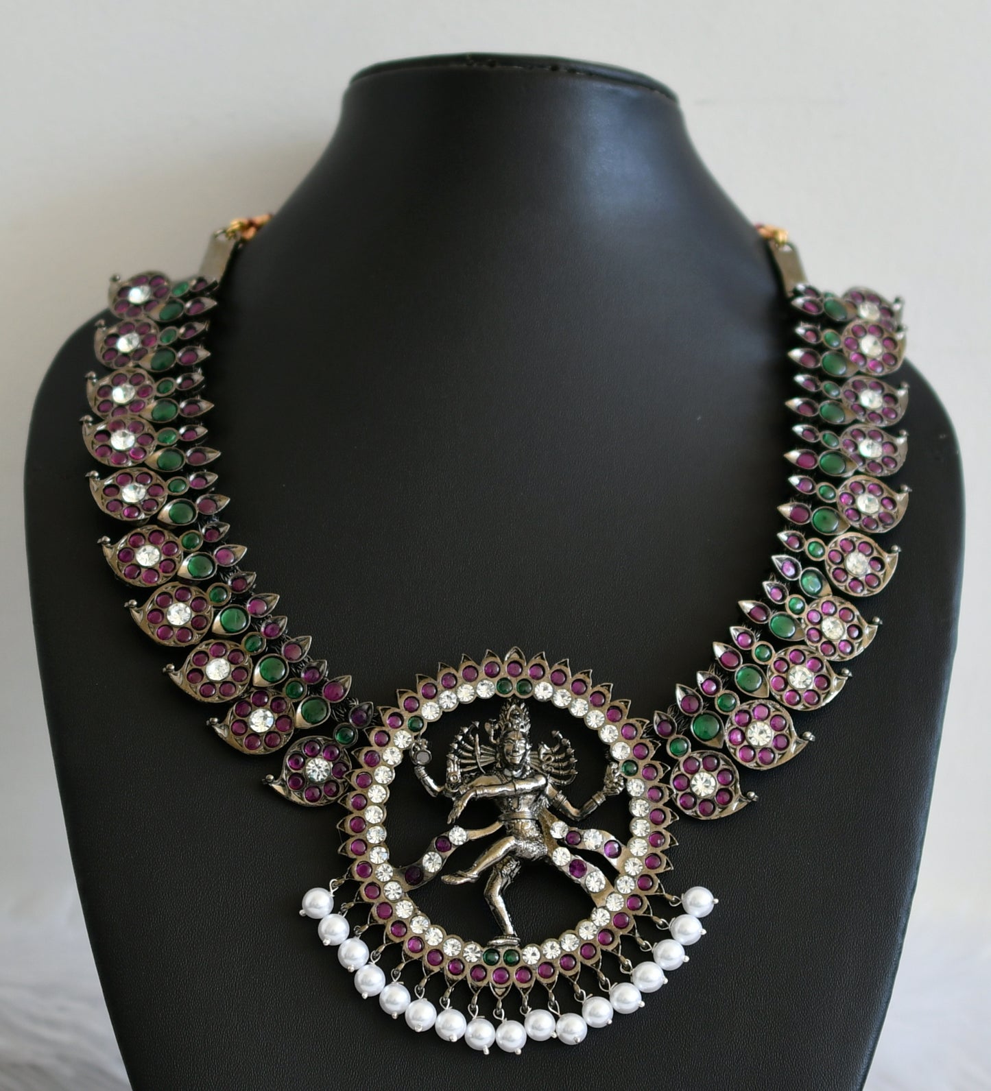 Black finish precious kemp-green-white pearl bead Shri Natarajar mango necklace dj-50443