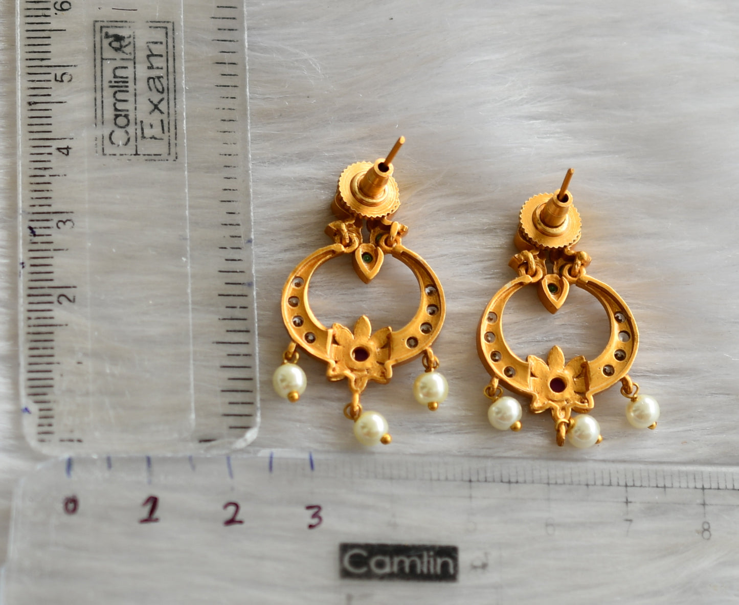 Matte finish ruby-green-white bali earrings dj-42263