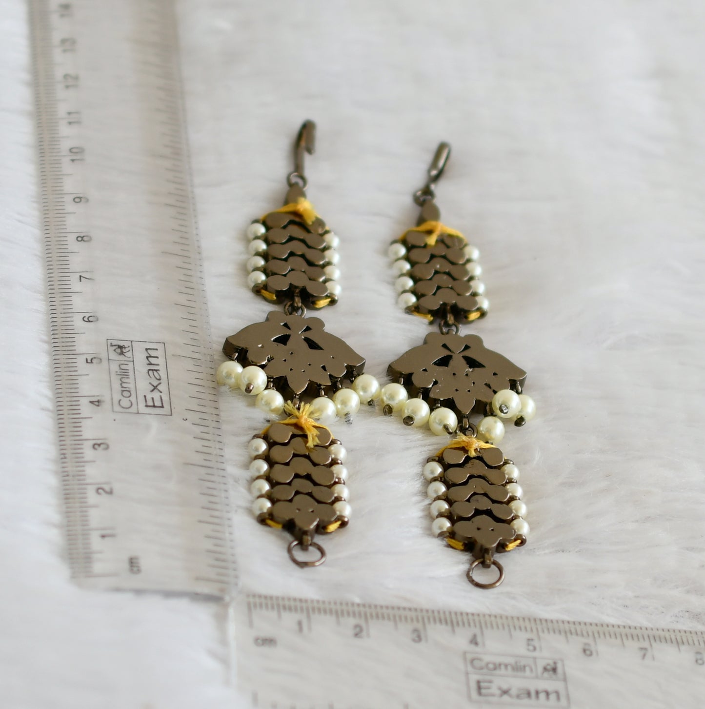 Black finish precious kemp-green-white pearl ear side chain dj-50519