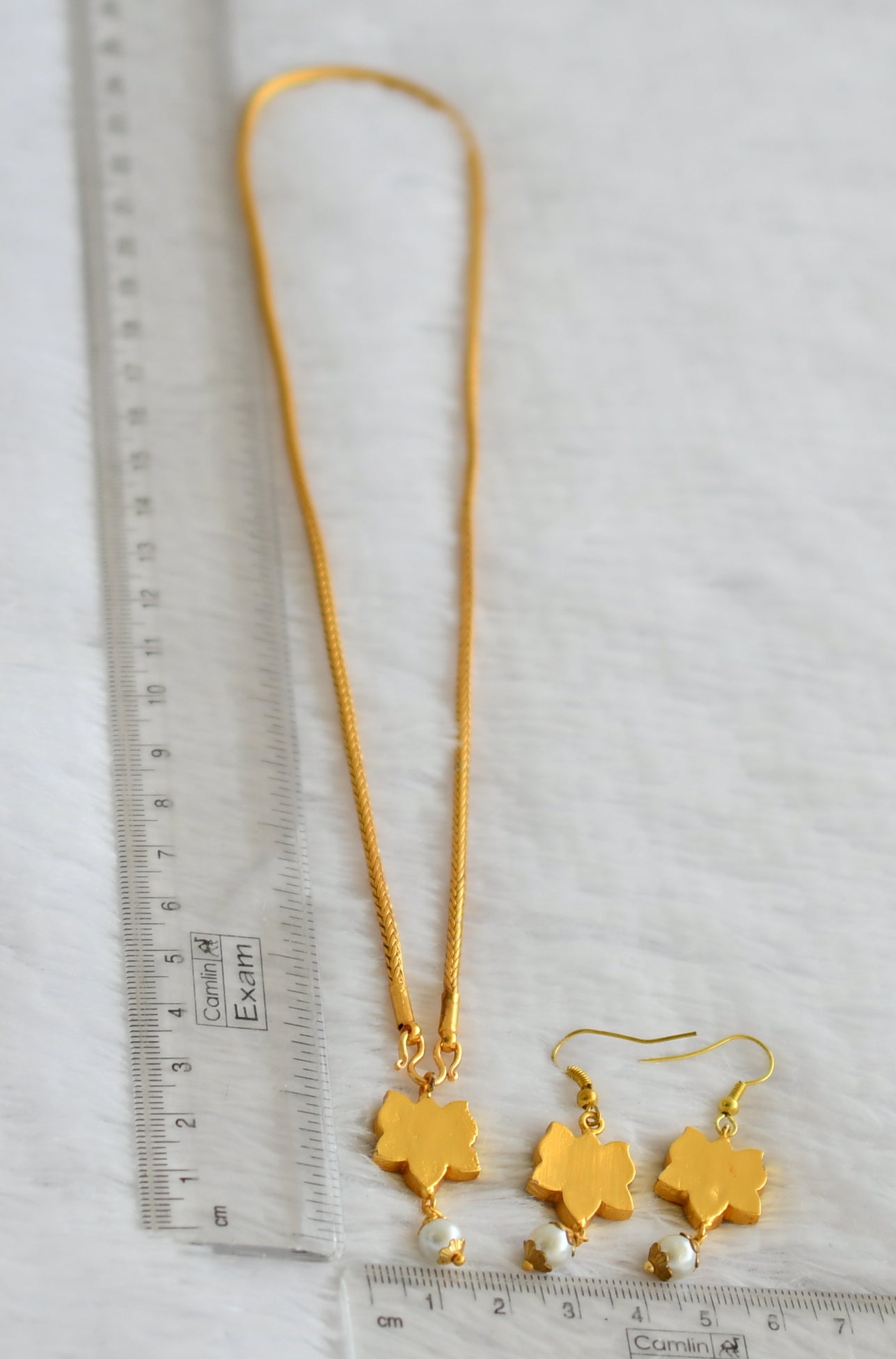 Gold tone 18 inches kodi chain with pink-green-white kundan jadau pearl beaded lotus pendant set dj-50580