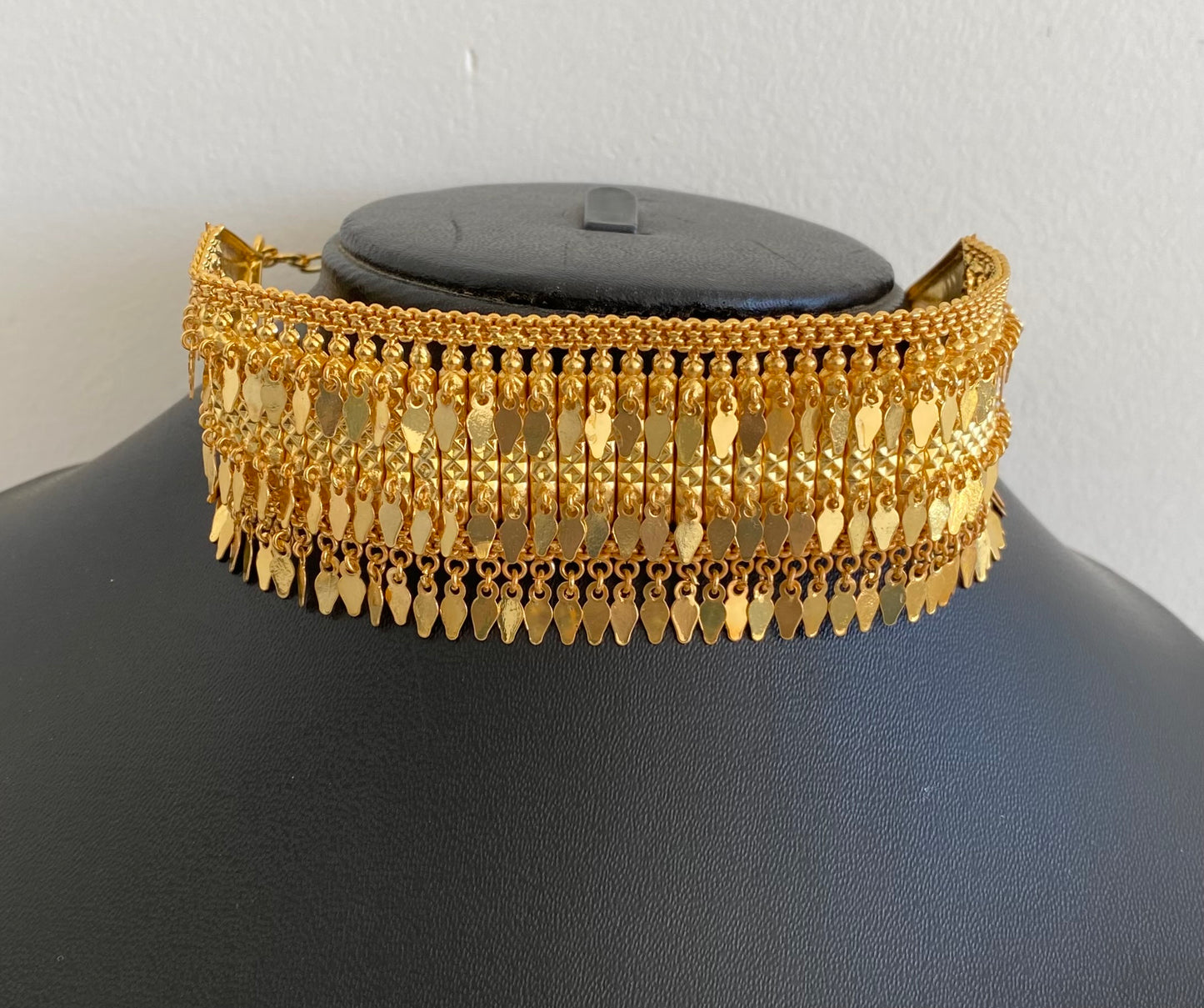 Gold tone kerala style elakka thali choker dj-52750