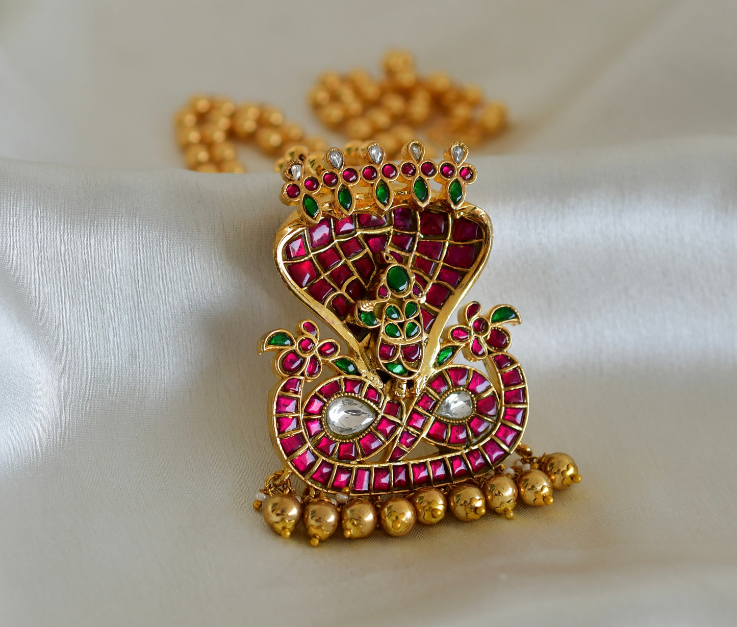 Gold tone pink-green kundan jadau Shri Kalinganarthana Krishna necklace dj-52576