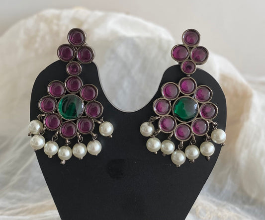 Black finish precious kemp-green pearl flower earrings dj-54093