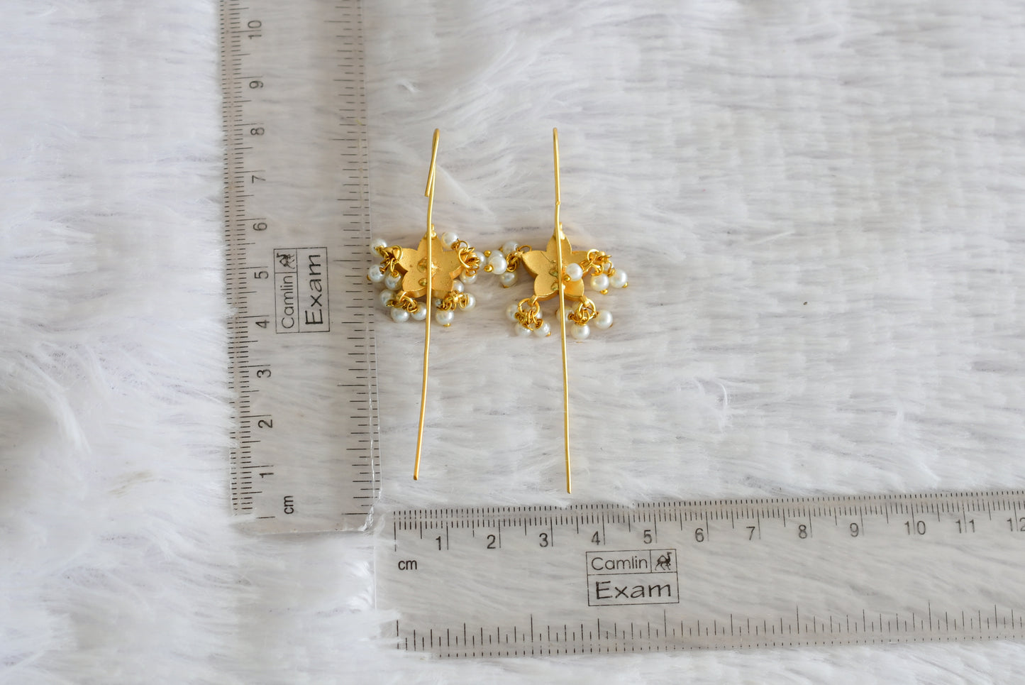 Gold tone pink-white kundan jadau flower bugadi needle earrings dj-52460