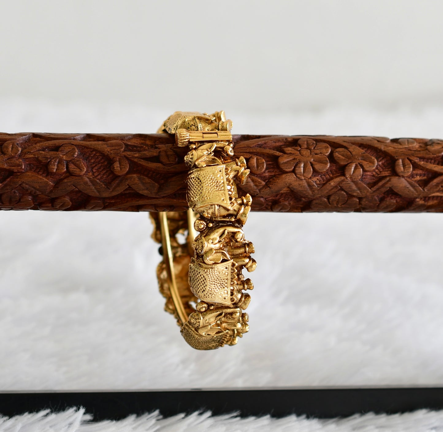 Antique gold tone Elephant screw bangle(2.6) dj-52167