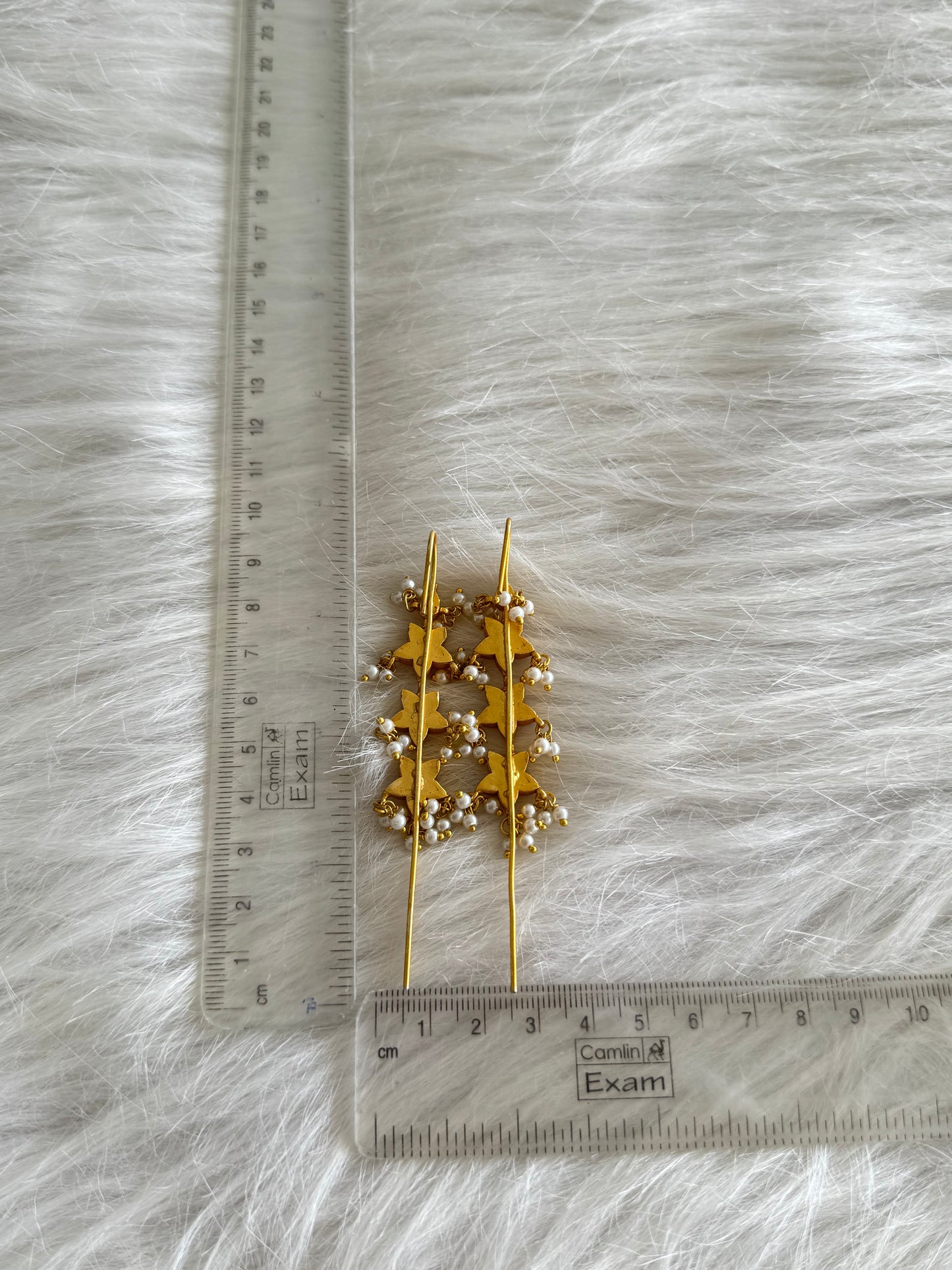 Gold tone pink-white kundan jadau flower bugadi earrings dj-51131