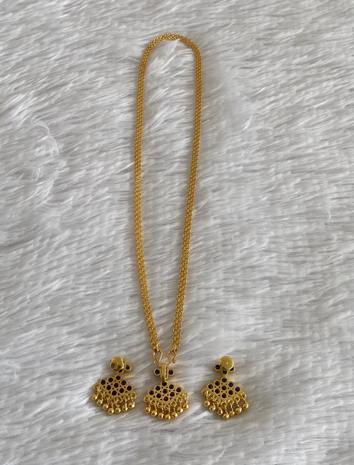 Gold tone 18 inches chain with blue stone pathakkam pendant set dj-54911