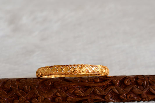 Gold tone designer plain bangle(2.4) dj-53594