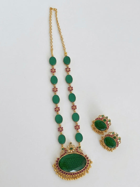 Matte finish kemp-big green oval stone peacock pendant short haar set dj-54253