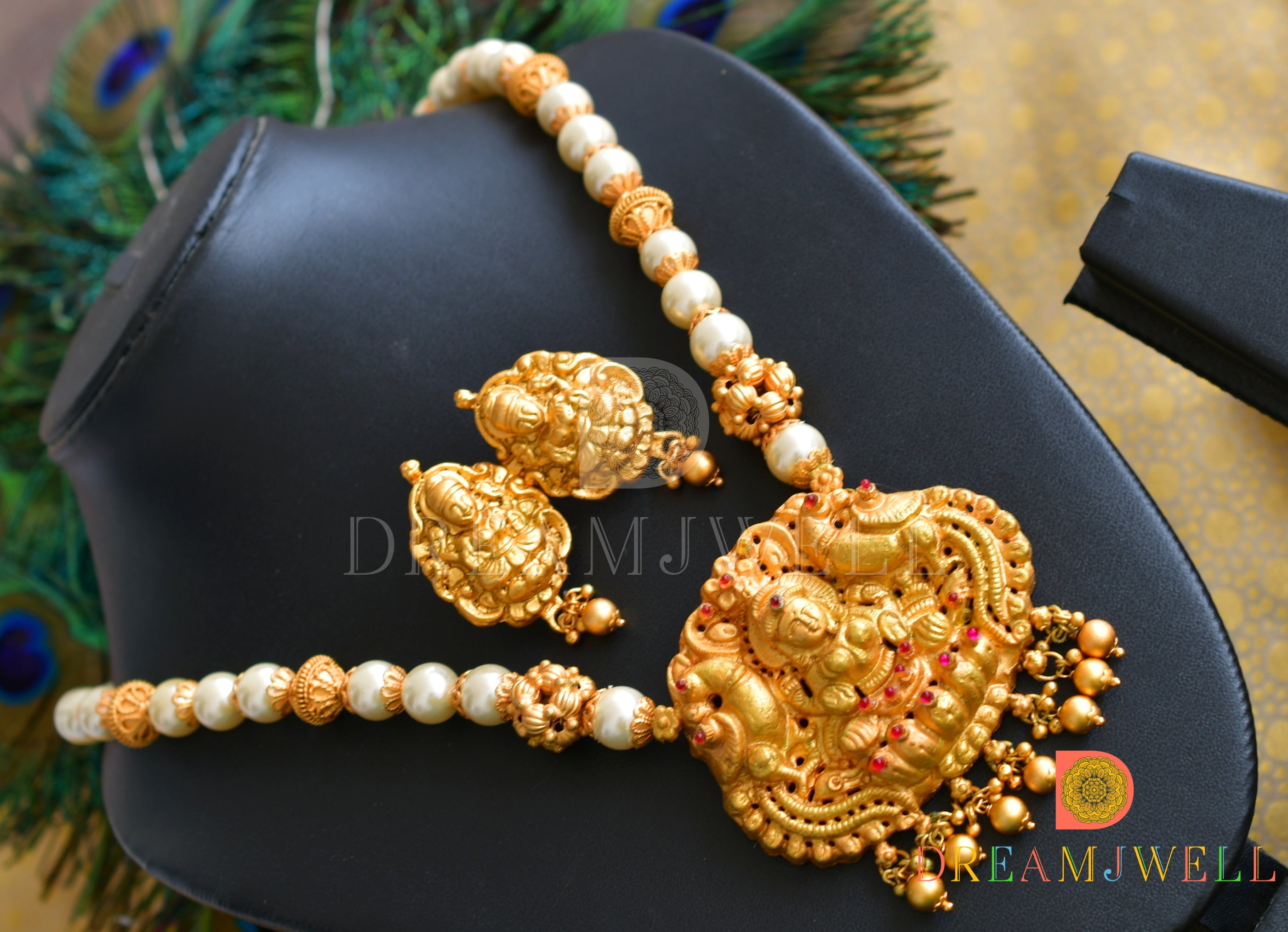 Lakshmi pendant store with pearl chain