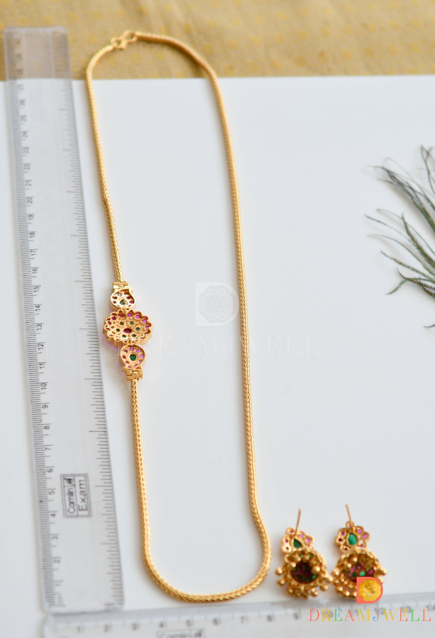 Gold tone Kemp-green mango mugappu chain set dj-31074