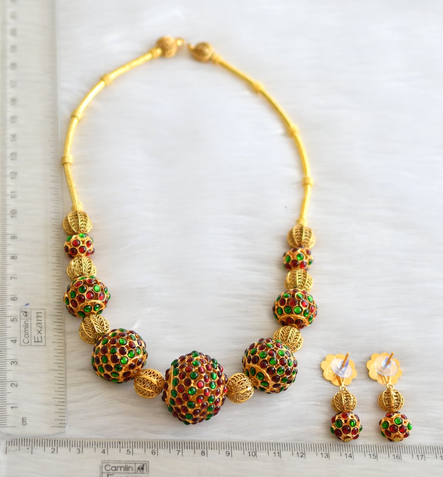Gold tone Kemp-green Rudhra ball beaded Hasli necklace set dj-15125