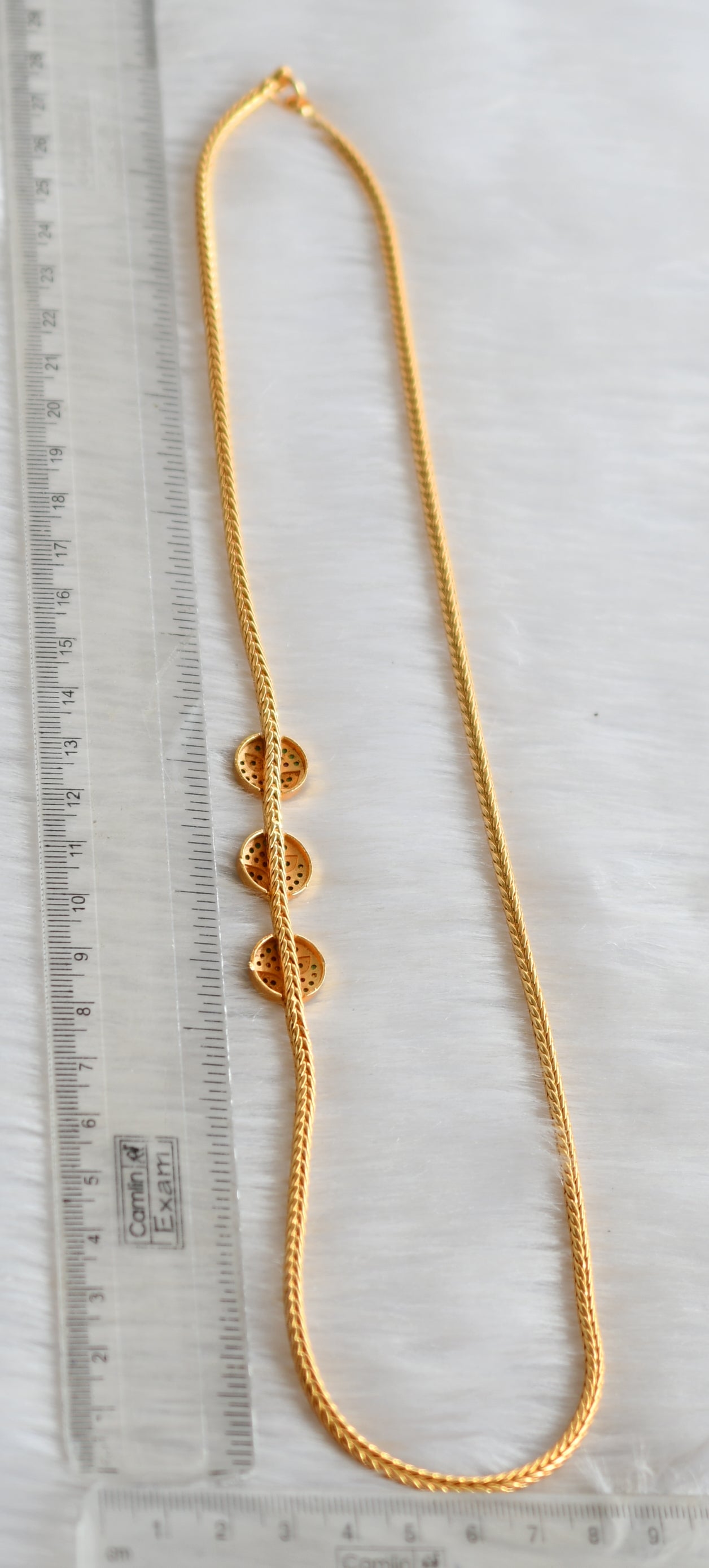 Gold tone ruby-green round mugappu chain dj-40141