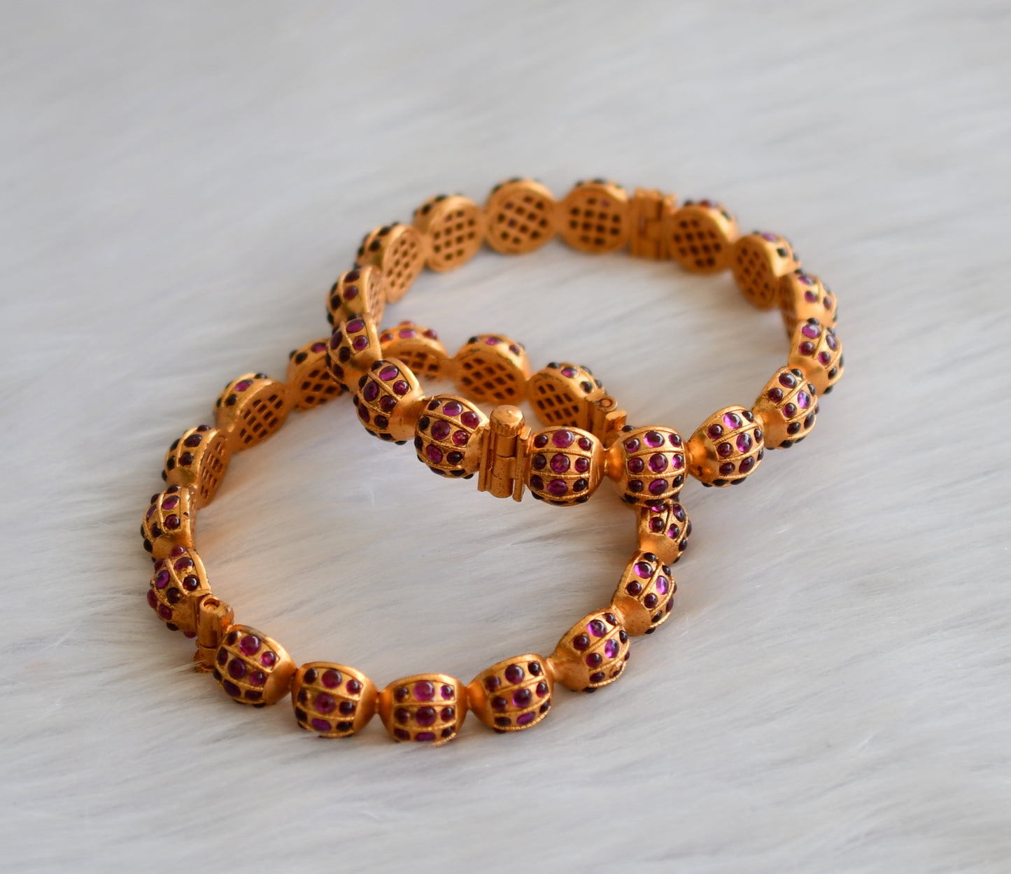 Matte finish real kemp screw bangles (2.6) dj-25642