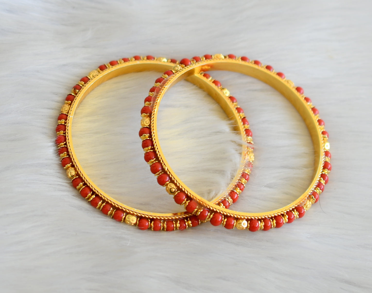 Gold tone coral beaded bangles (2.6) dj-41109