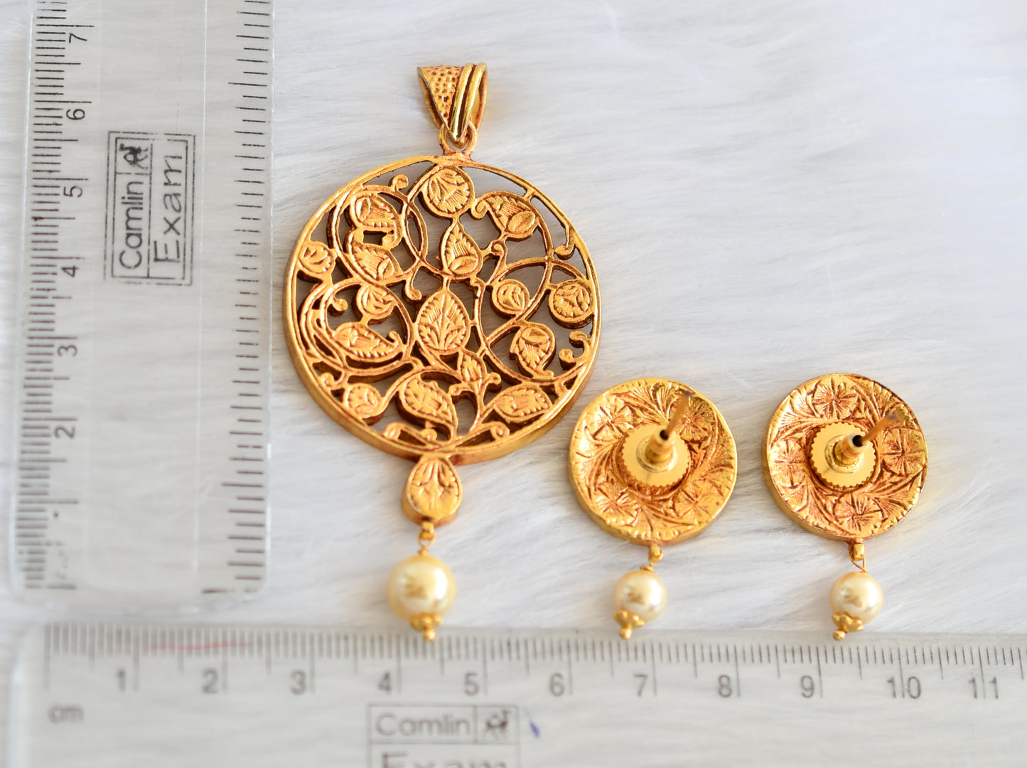 Gheru finish kundan jadau green round pendant set dj-20885