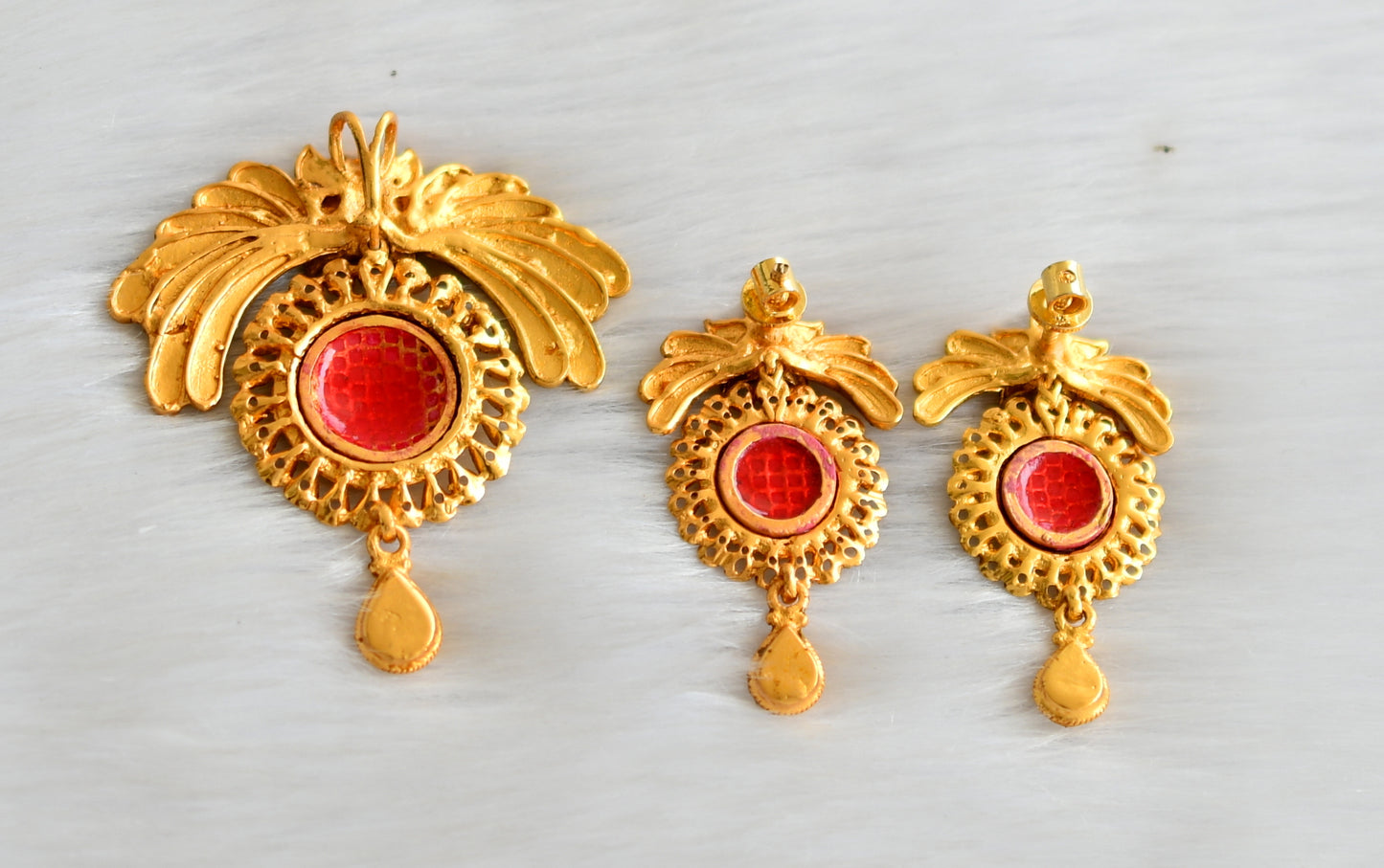 Gold tone ruby-kundan pendant set dj-03039