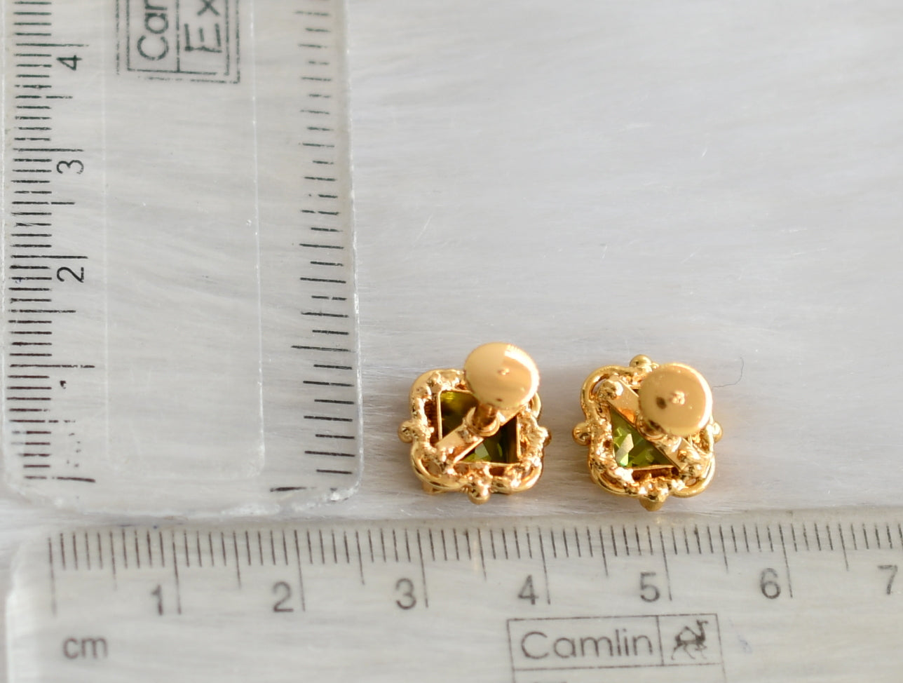 Gold tone Olive green square stone stud/Earrings dj-40226