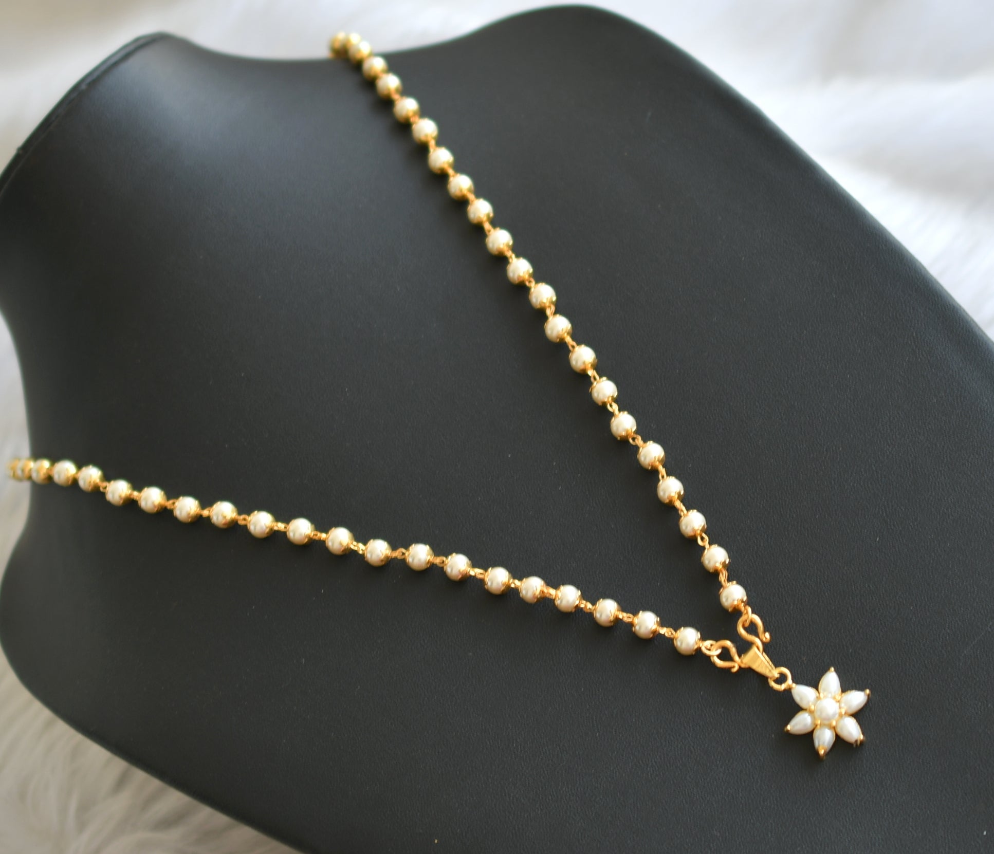 Latest gold store pearl chain designs