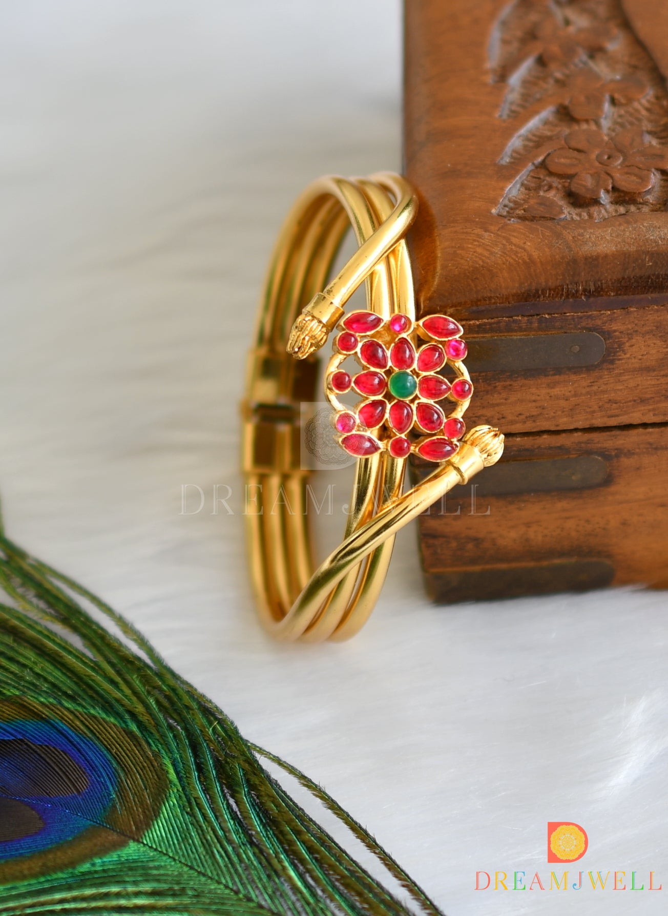 Gold tone kemp-green open type Bracelet dj-02601