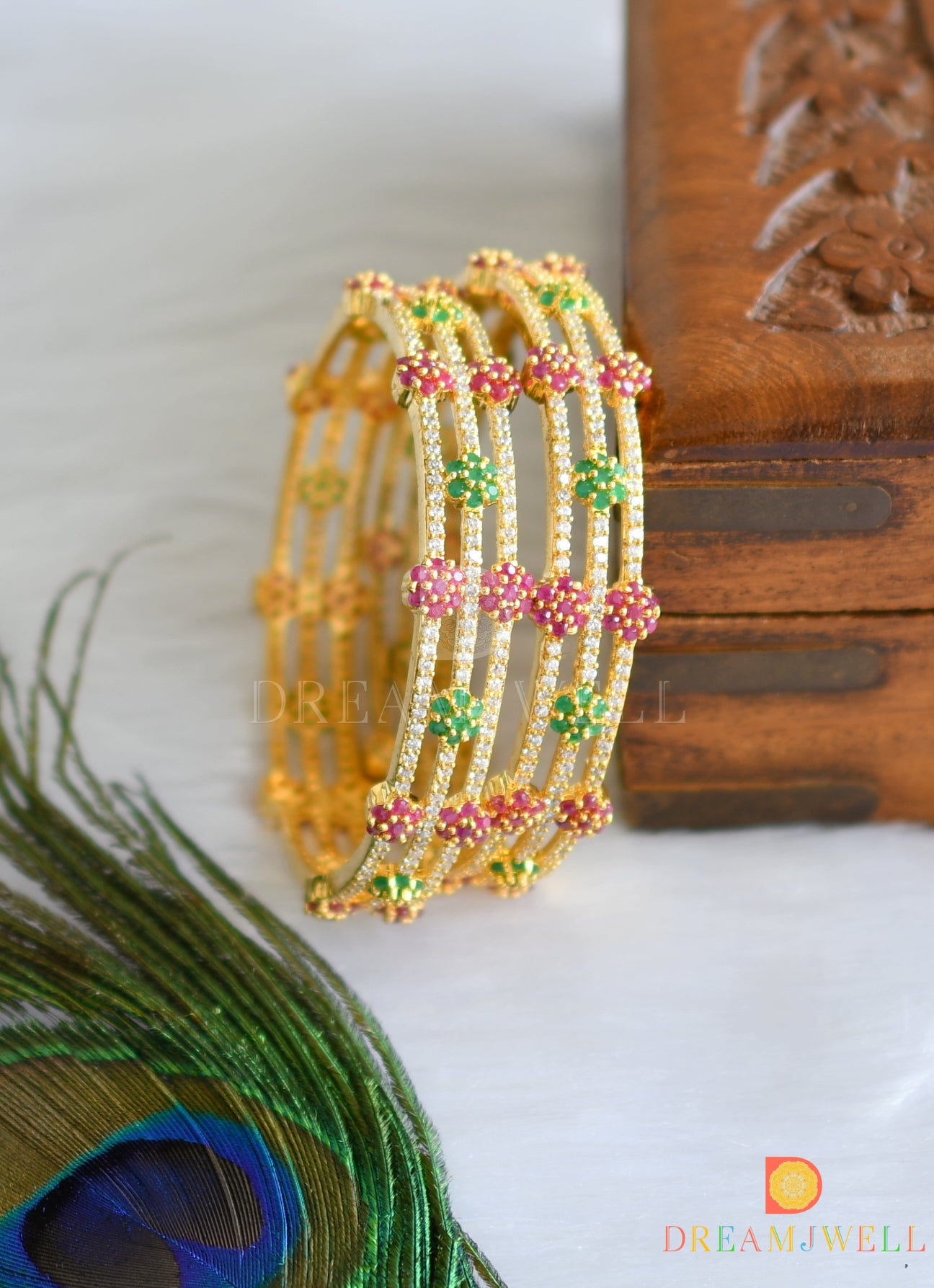 Emerald hot sale bangles design