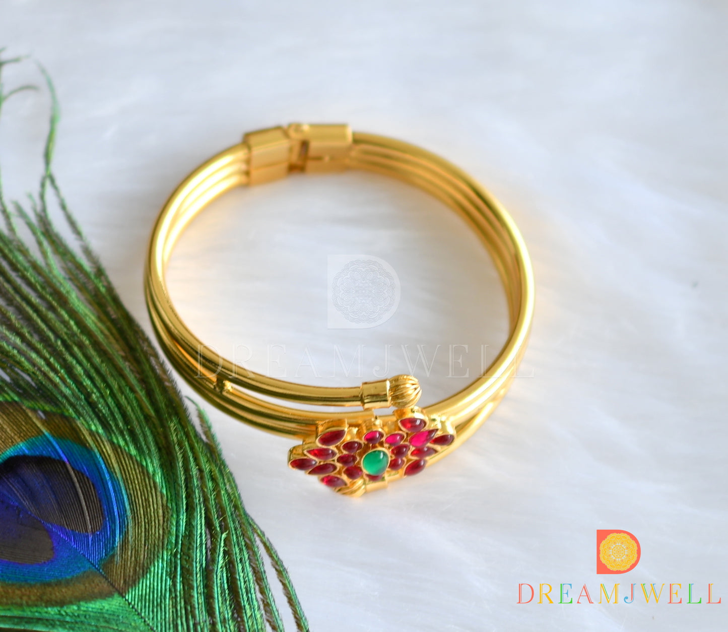 Gold tone kemp-green Open Type Bracelet dj-02590