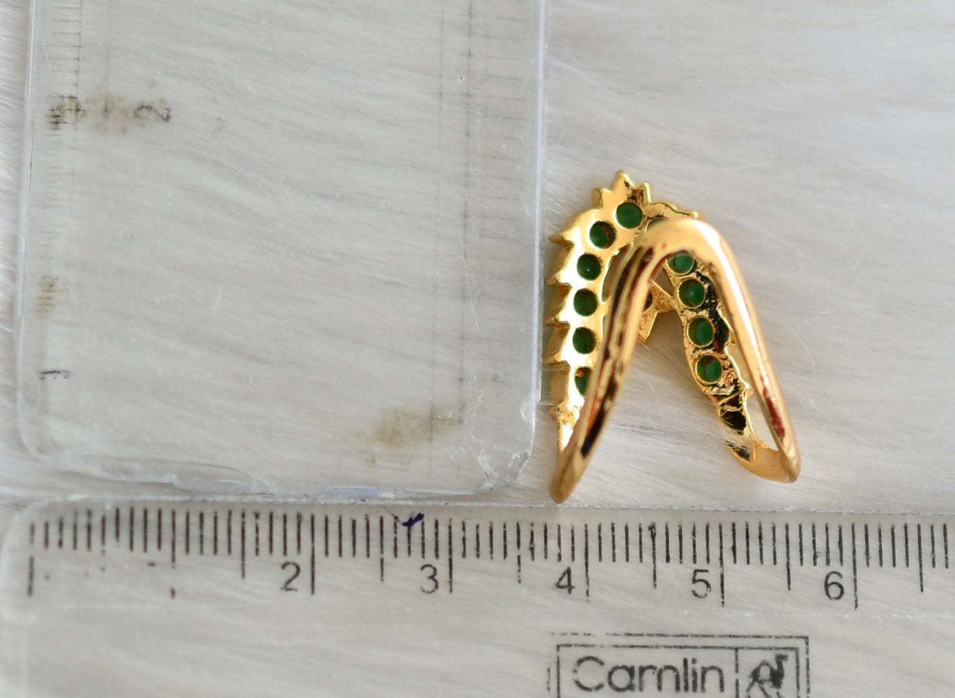 Gold tone green vanki finger ring dj-41638