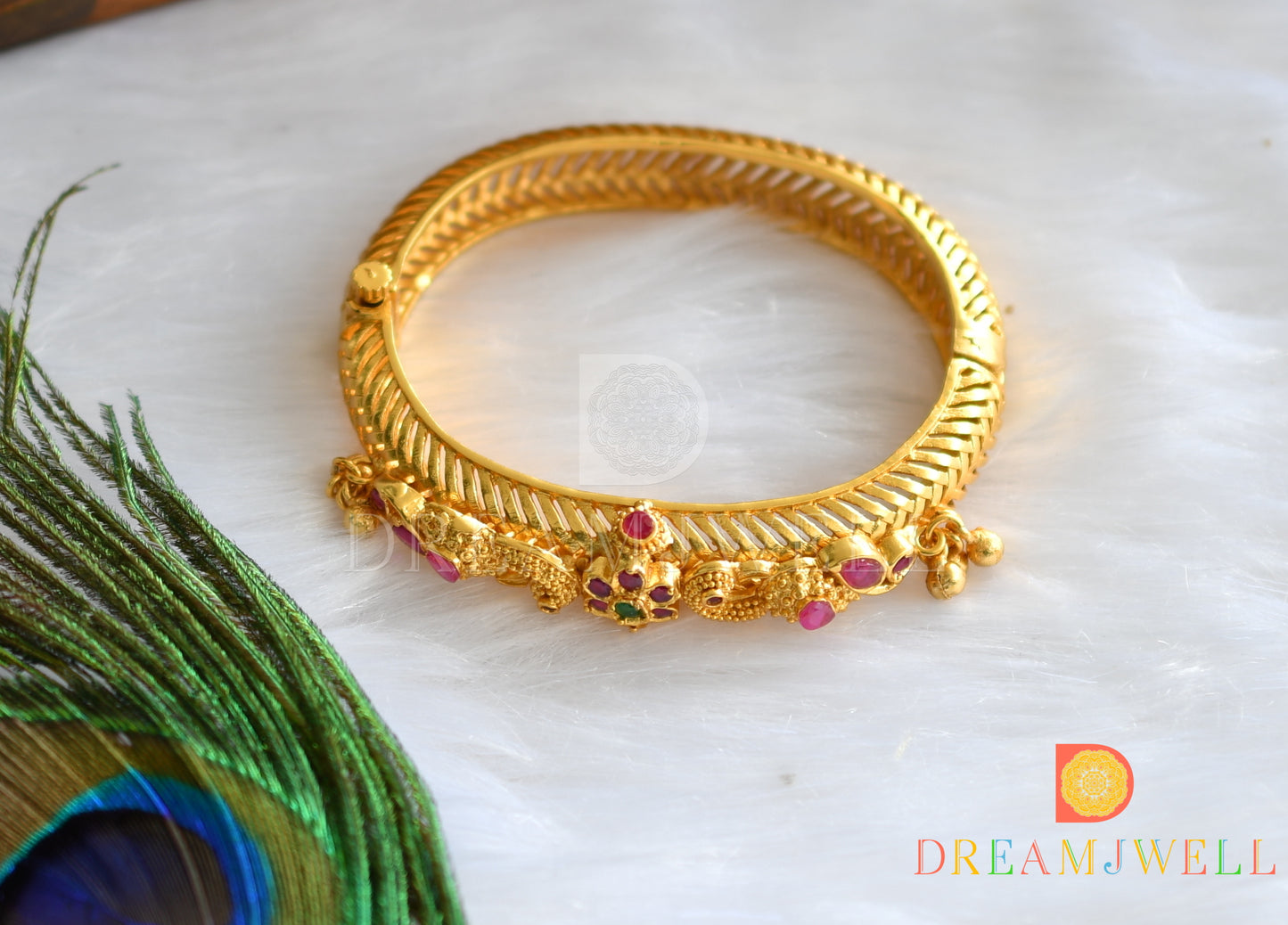 Matte finish ruby-green peacock screw type Kada (2.6) dj-11335