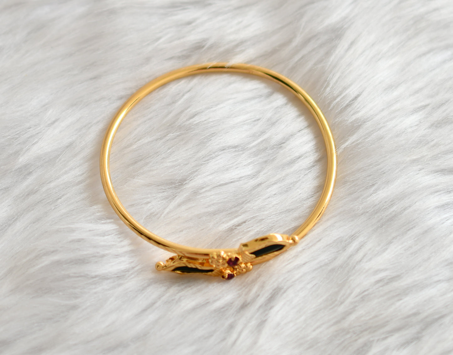 Gold tone pink-green Nagapadam Kerala style kada(2.8) dj-39032