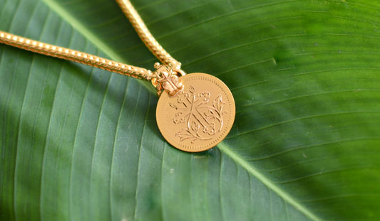 Gold tone cross pendant with chain dj-38980