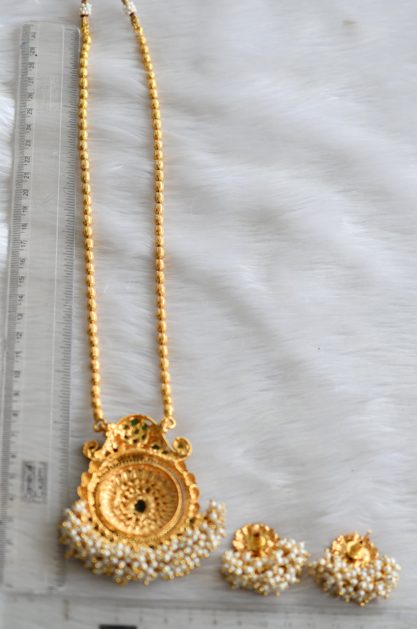 Antique gold tone pearl cluster green pendant set dj-03271