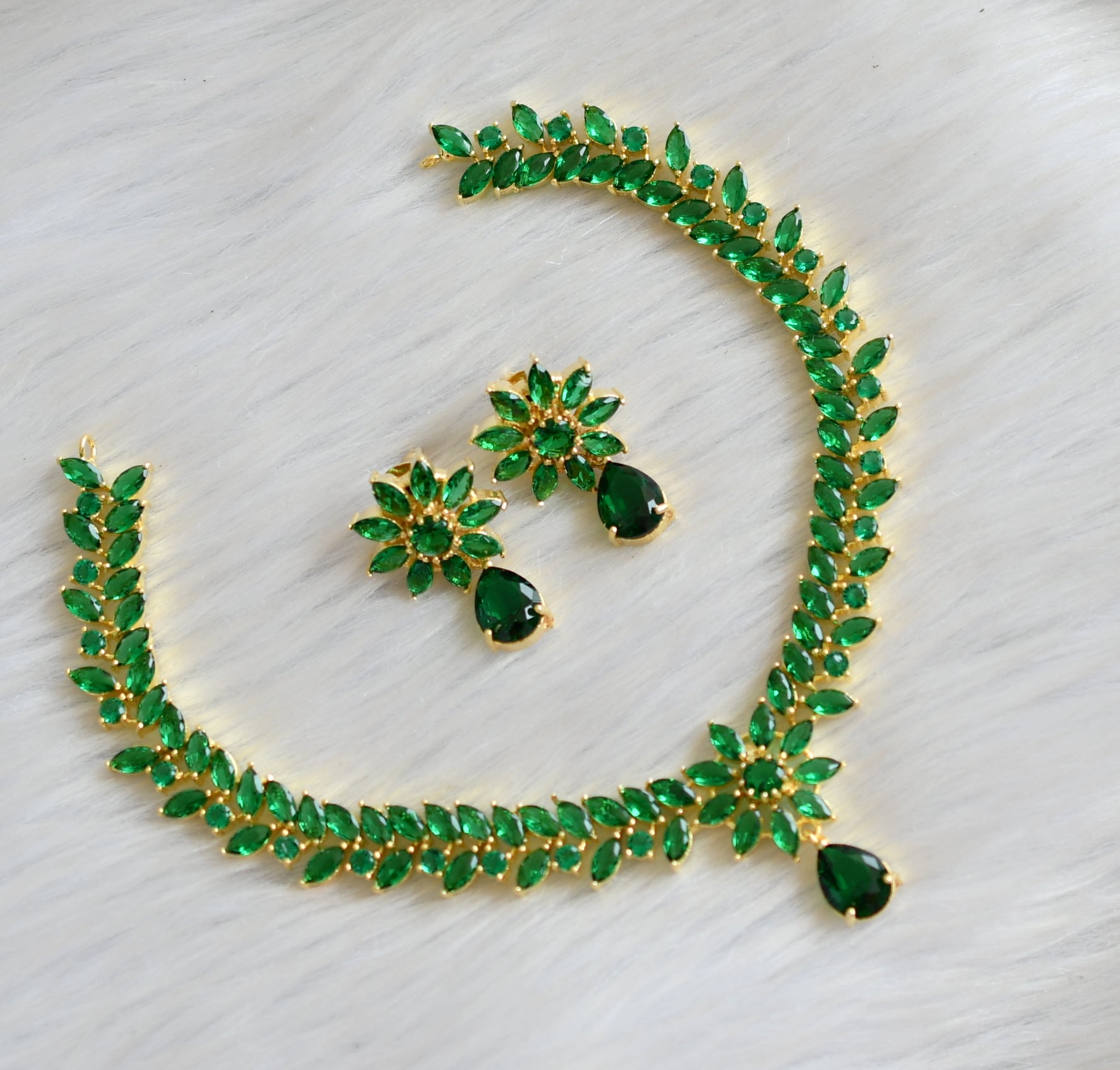 Gold tone bottle green stone necklace set dj-41721