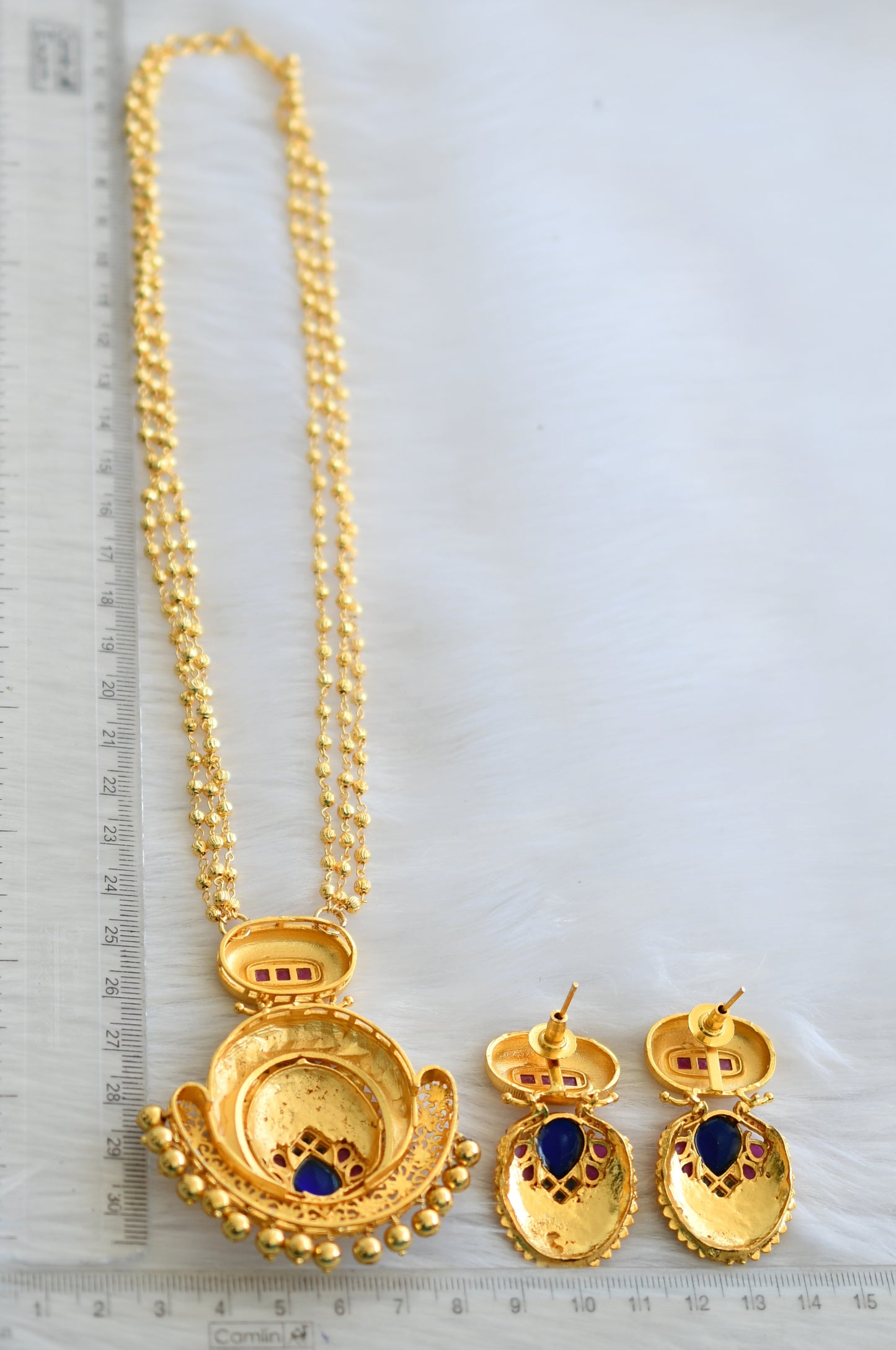 Matte finish ruby-blue pendant set dj-02777