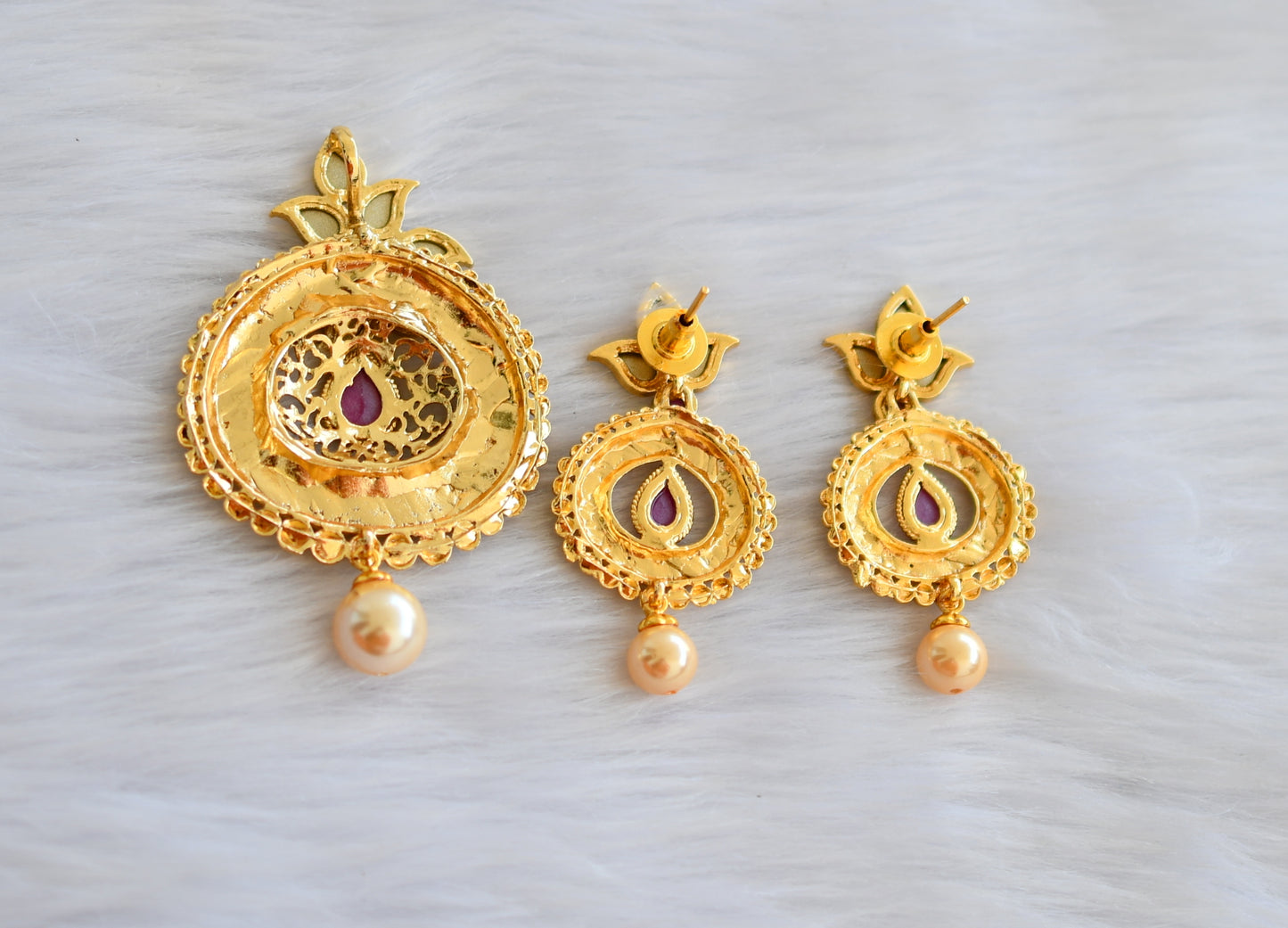 Antique gold tone Pink-kundan pendant set-dj02887