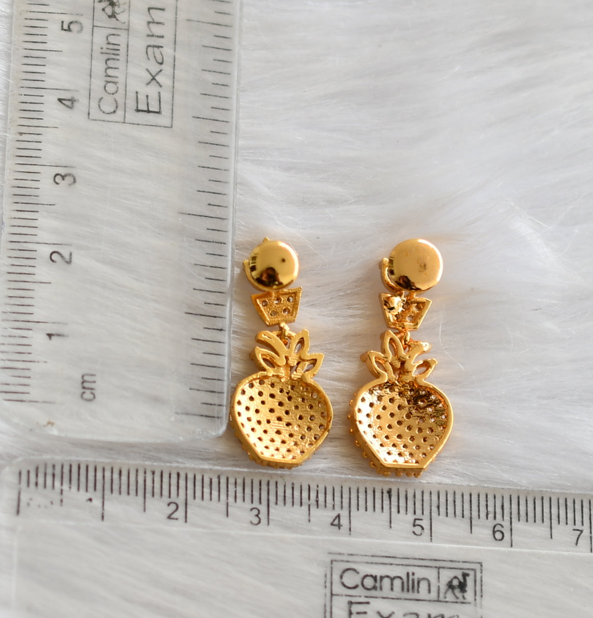 Gold tone cz white apple screw back earrings dj-39700