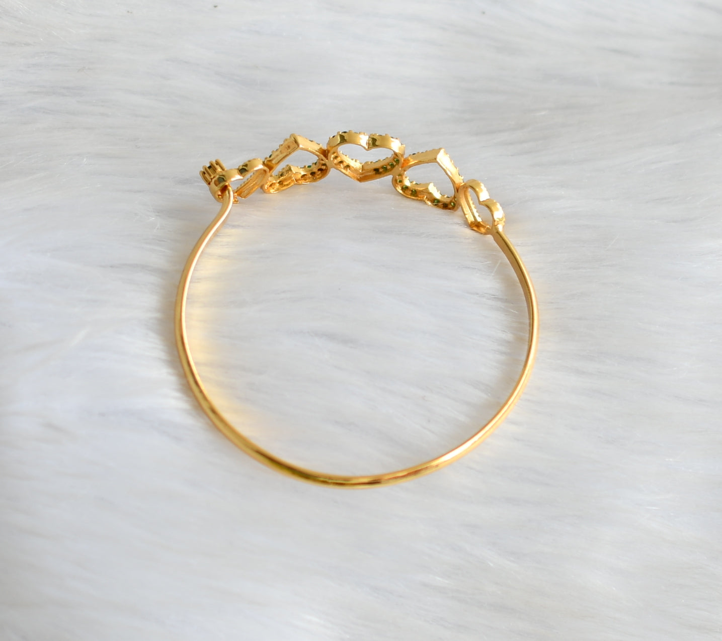 Gold tone green stone heart bracelet dj-40419