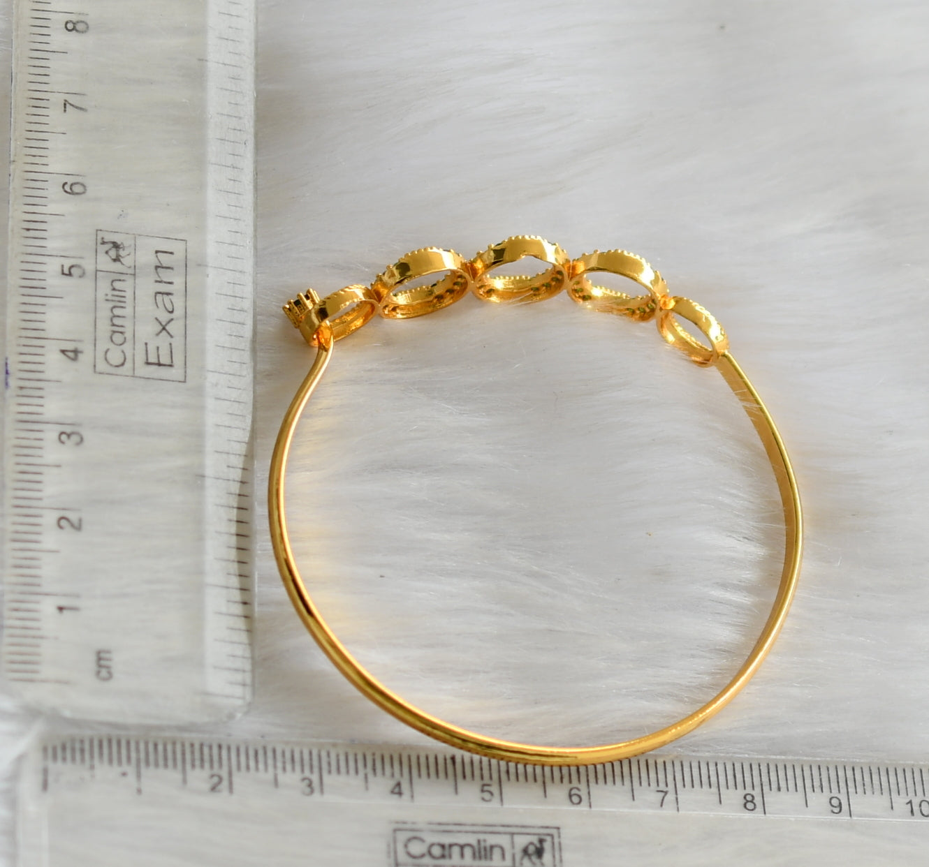 Gold tone green stone round bracelet dj-40433