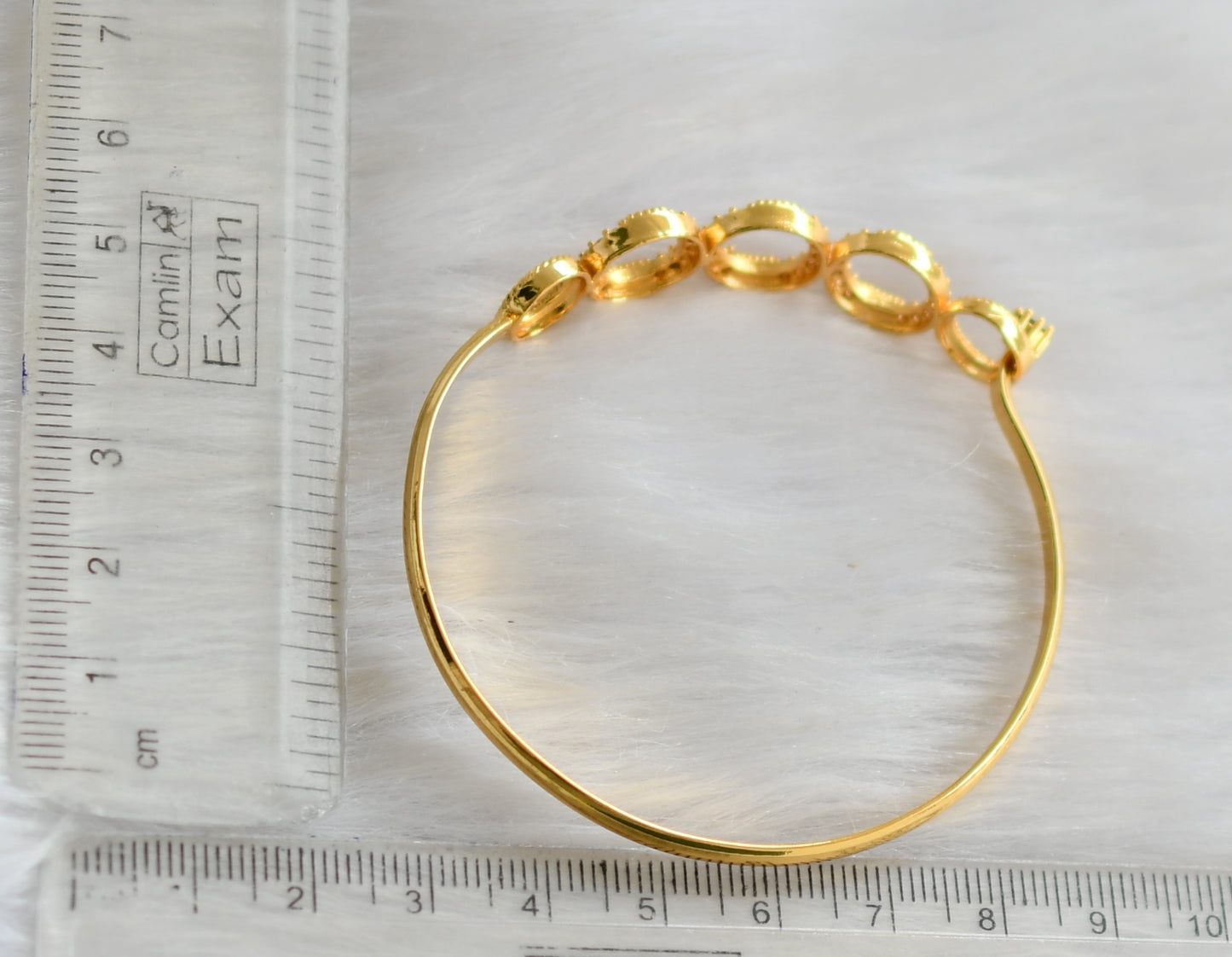 Gold tone white-green stone round bracelet dj-40435