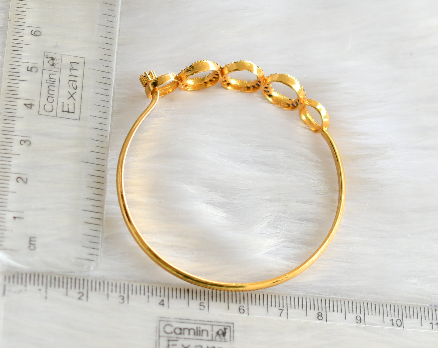 Gold tone blue stone round bracelet dj-40436