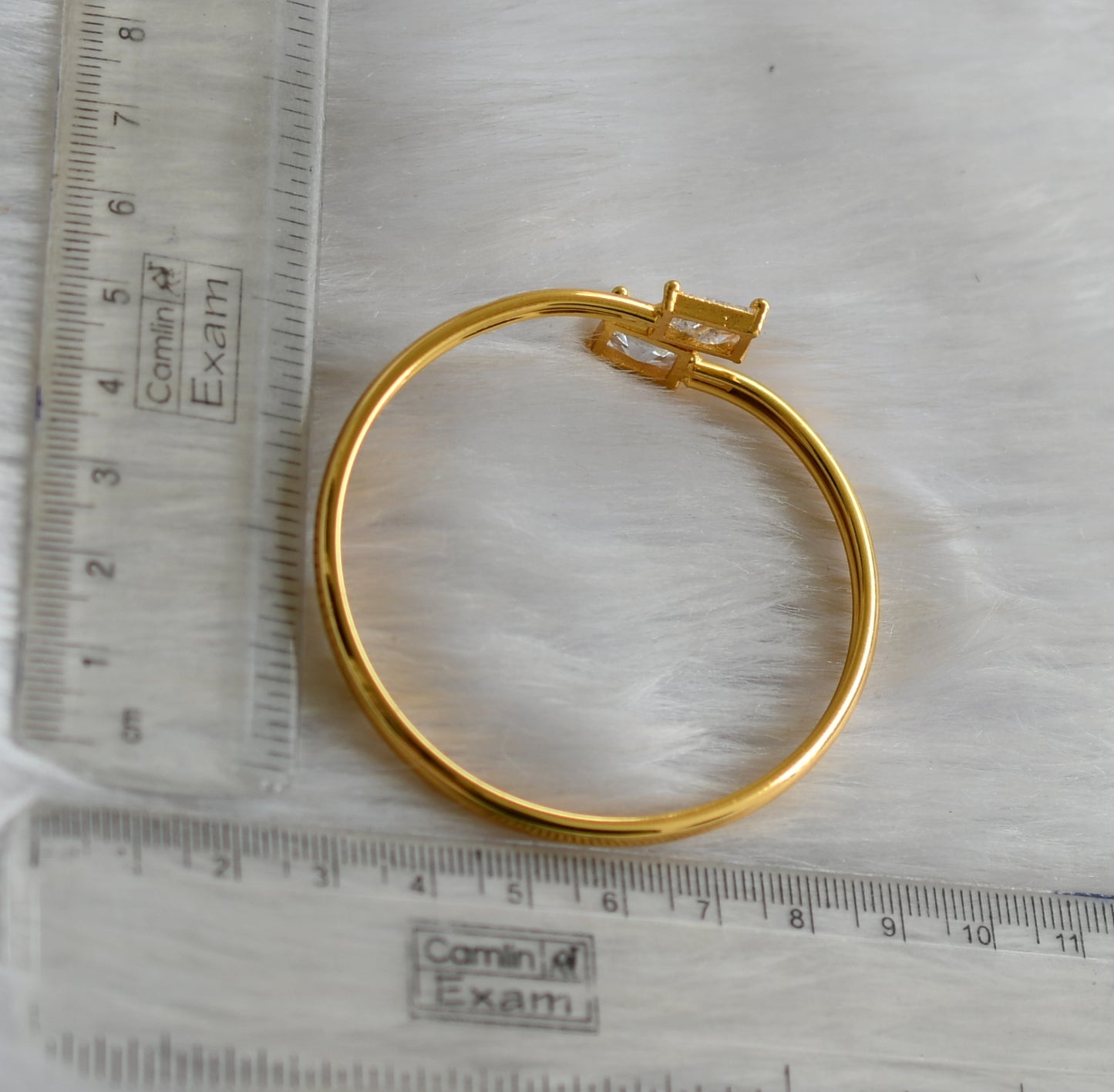 Gold tone white block stone bracelet dj-40414