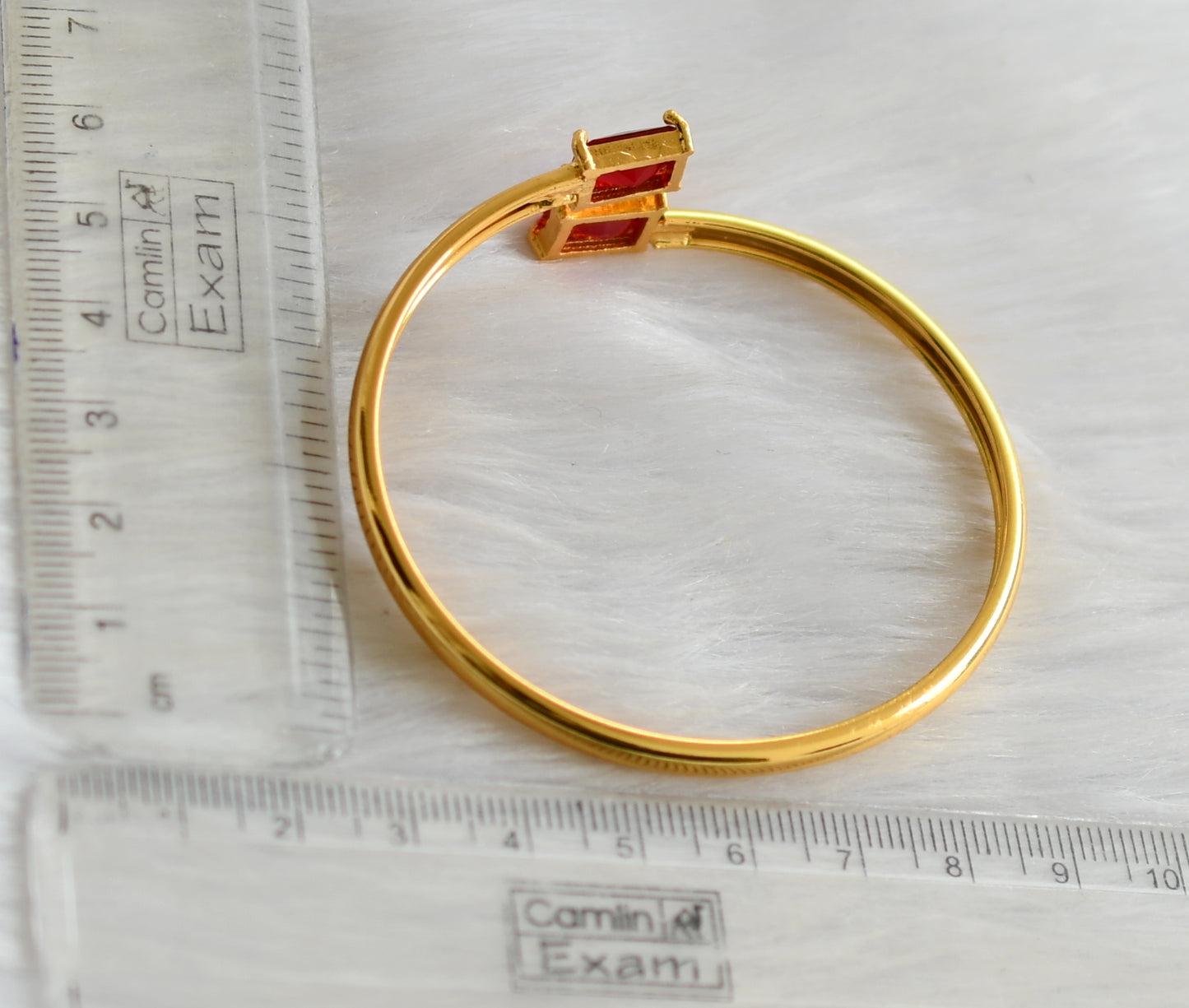 Gold tone red block stone bracelet dj-40416