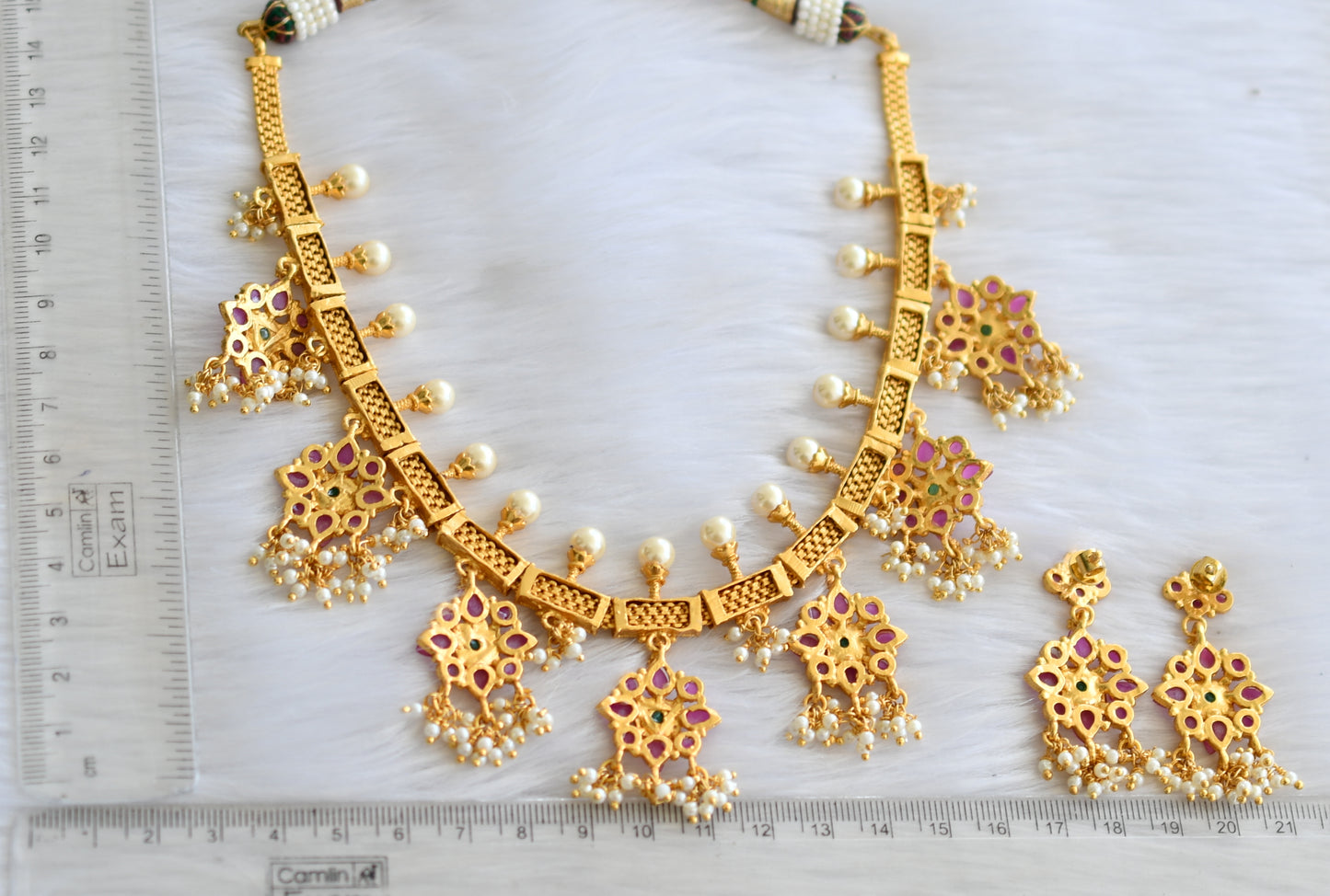 Gold tone ruby-emerald gutta pusalu flower necklace set dj-02877