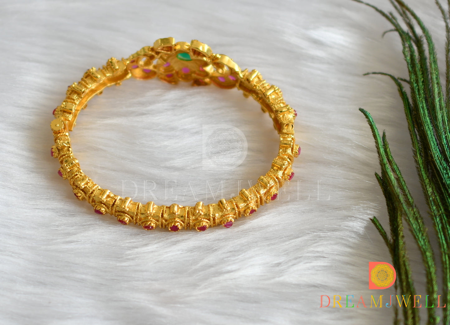 Gold tone ruby-emerald kada (2.8) dj-09454