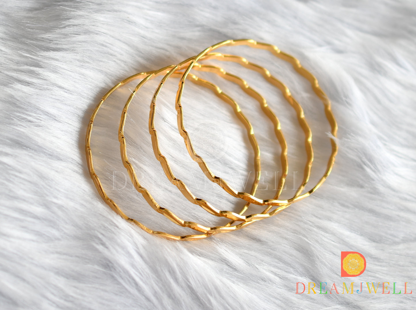 Gold tone set of 4 Bangles (2.8) dj-38238