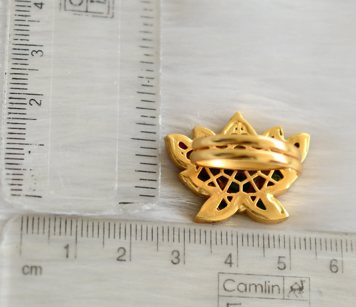 Matte finish real kemp-green Lotus finger ring dj-40553